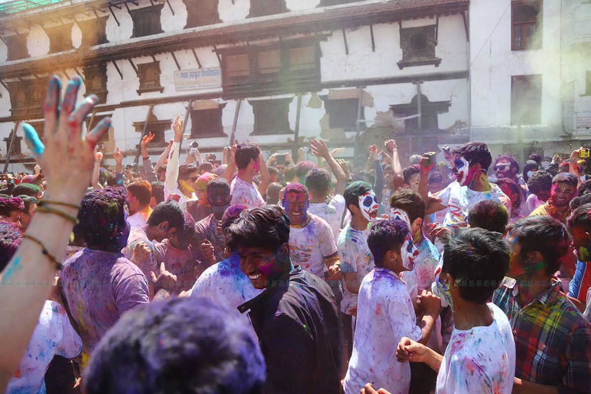 https://raracms.setopati.com/uploads/shares/2020/sujita/holi at basantapur/holi parba (1).jpg